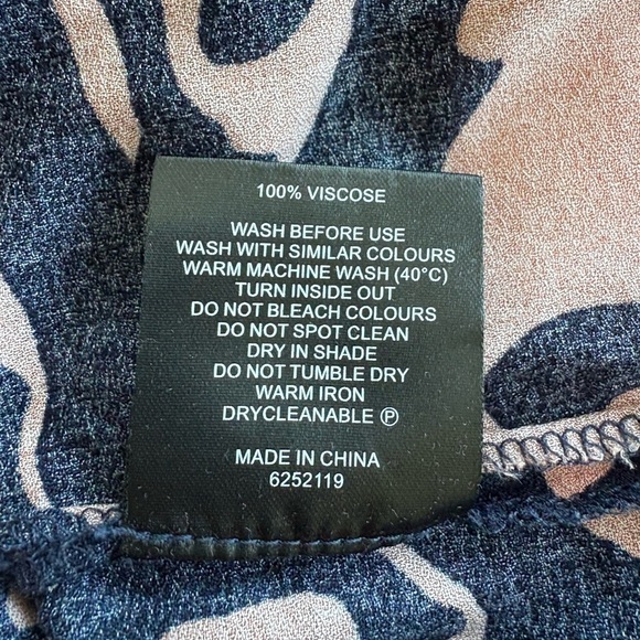 Zest Abstract Print Ruffle Sleeve Blouse | Size 14 - Picture 7 of 7